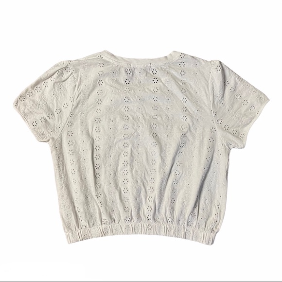 FOREVER 21 White Eyelet Cropped Top Size M - Picture 2 of 7